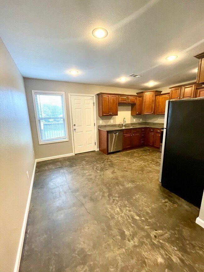 Photo - 3 Bedroom / 2 Bath In Pocahontas Available...