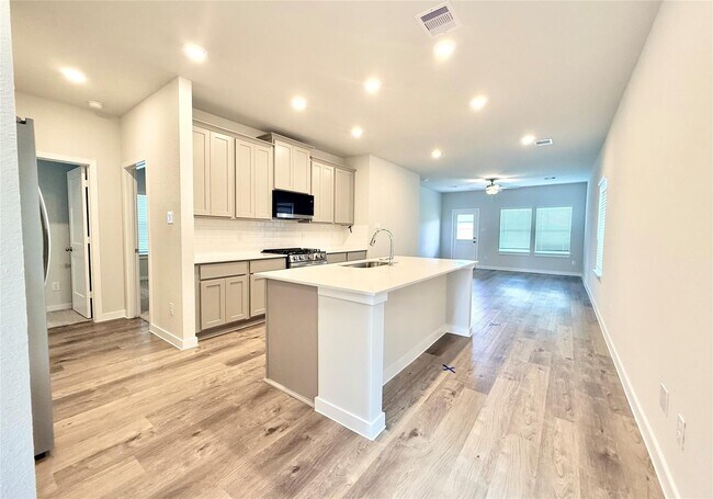 Photo - 4015 Crowning Ct