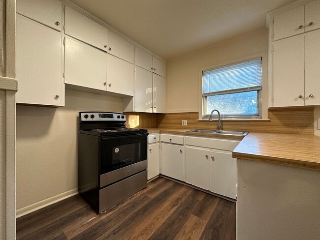 Photo - 3404 Blackburn St