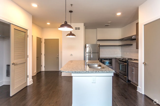 1BR, 1BA - 746 SF