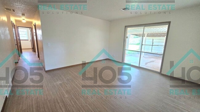 Photo - 3 Bed 2 Bath with ALL the Amenities!