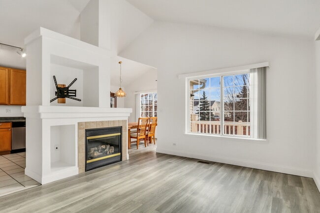 Photo - 714 S Rosehall Ln