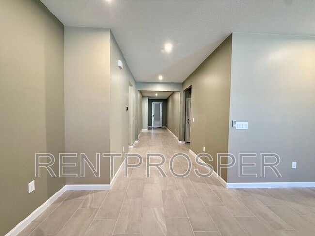 Photo - 2633 Ginseng Ivy St