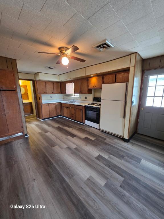 Building Photo - 371 W 12th St