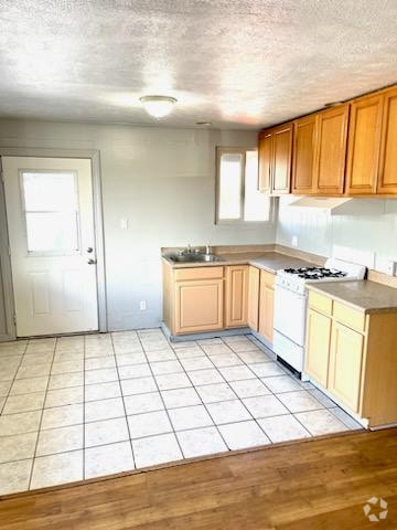 Building Photo - 601 S Papa Ave Rental