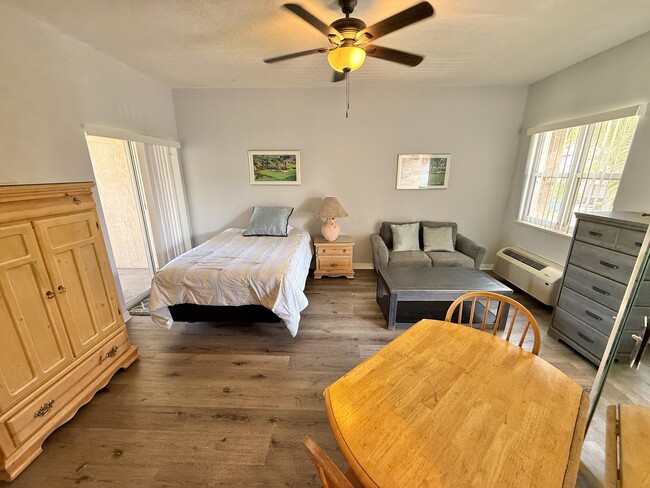 Building Photo - 9967 Perfect Dr Unit B Rental