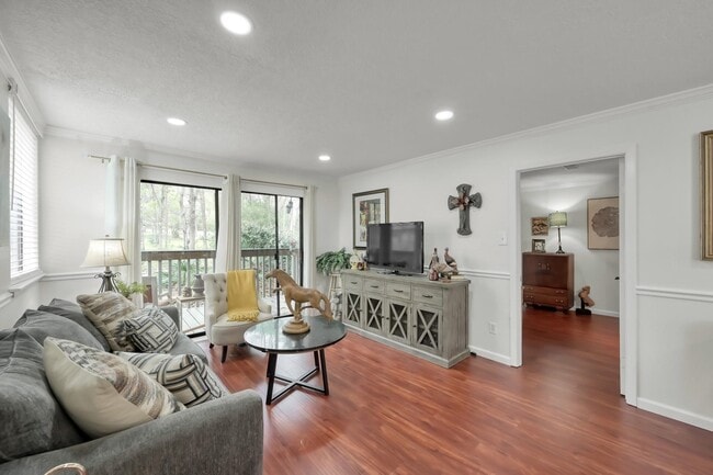 Building Photo - 3900 Aspen Dr Unit C108