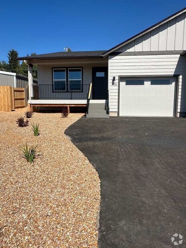 Building Photo - Brand New 2 Bedroom / 2 Bathroom Duplex in... Rental