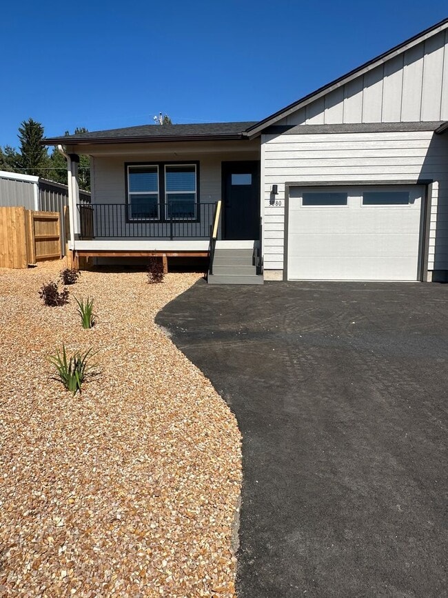 Building Photo - Brand New 2 Bedroom / 2 Bathroom Duplex in... Rental
