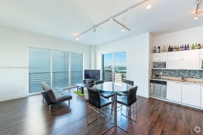 Building Photo - 234 NE 3rd St Unit 1502 Rental