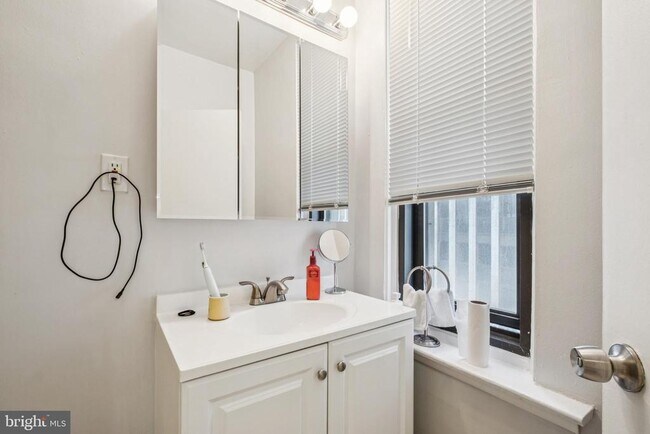 Photo - 135 S 19th St Unit 1613