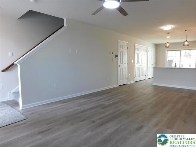 Photo - 326 E Frankford St