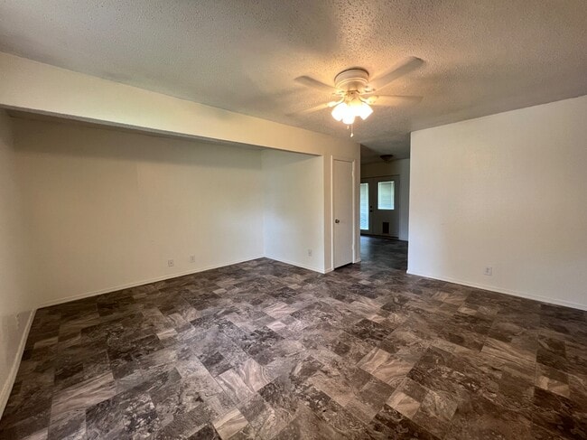 Photo - 417 E Linden Ln