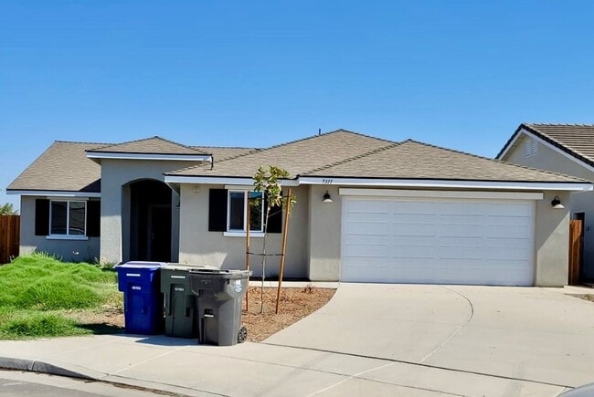 Building Photo - Spacious 4 bedroom house ready to be occup...