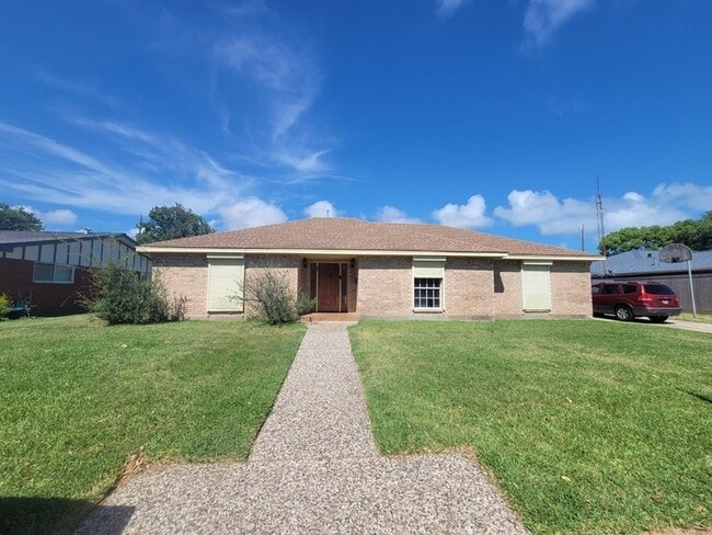 Building Photo - 2626 Beluche Dr Rental