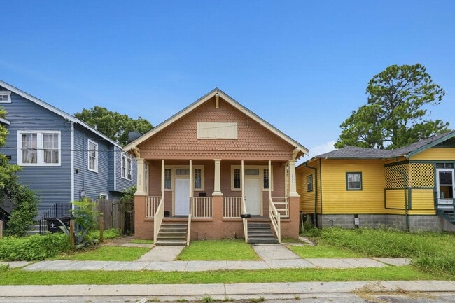 Building Photo - 2522 N Prieur St Unit 2524