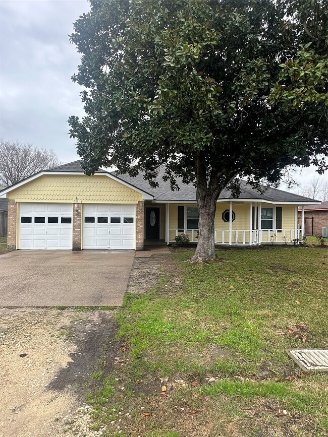 Building Photo - 501 Cindyrella Dr