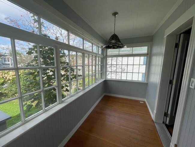 Building Photo - 450 Douglas Av