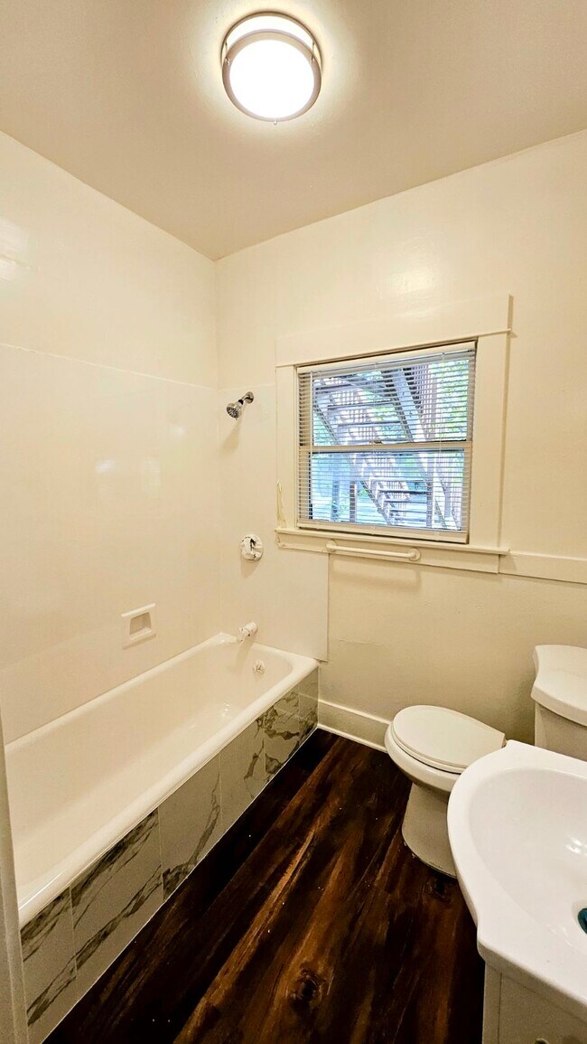 Photo - 643 3rd st Unidad B