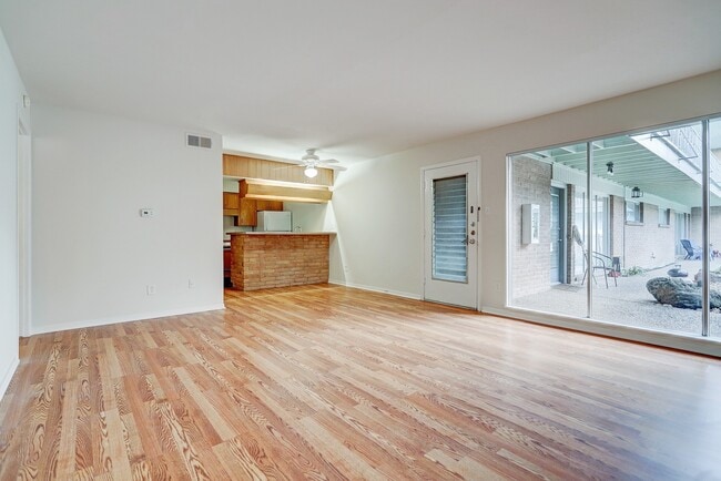 Photo - 3703 Roseland St Unit 8