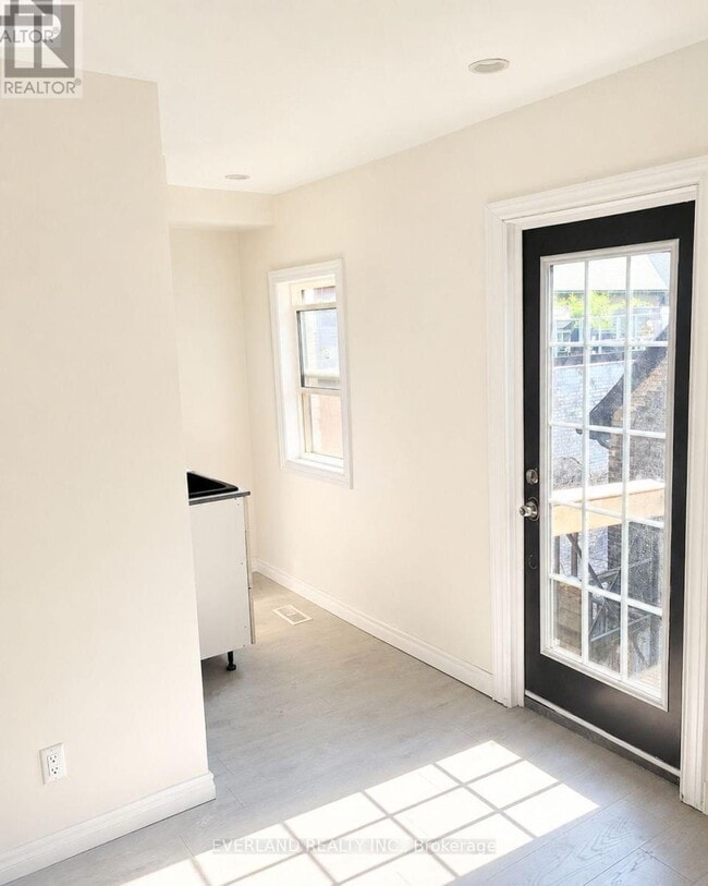 Photo - 850 Bathurst St Unit 301