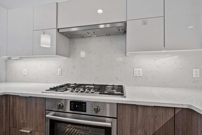 Photo - 9 Ave at Port Imperial Unit 824