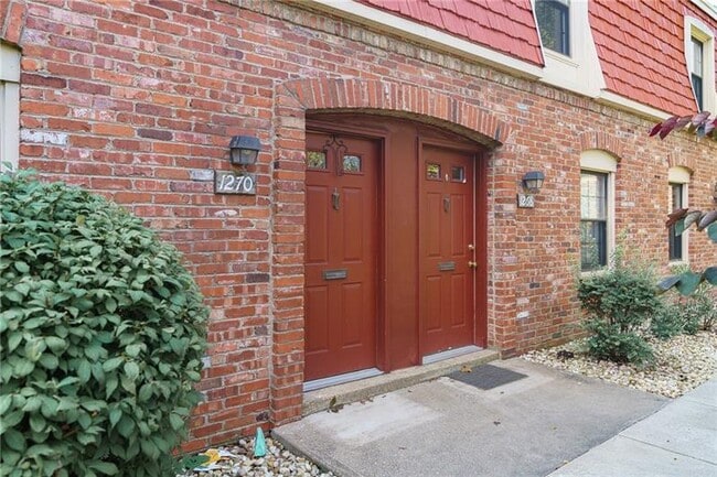 Building Photo - 1270 Pennsbury Blvd Rental