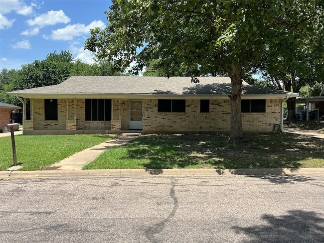 Photo - 513 Stewart Ln House