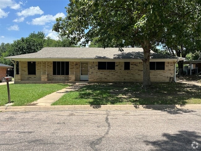 Building Photo - 513 Stewart Ln Rental