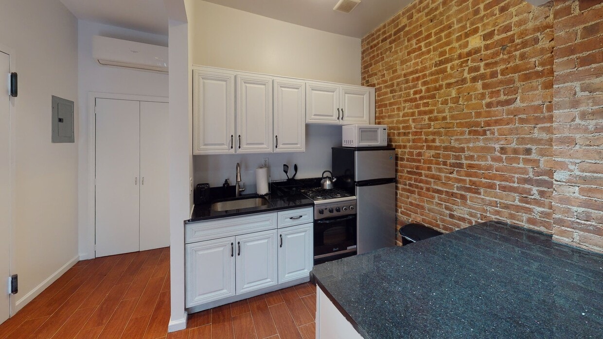 Photo - Private bedroom in 2 bed/1 bath Home