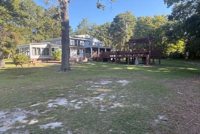 1014 Sailclub Dr