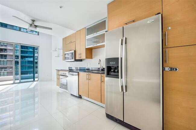 Building Photo - 60 SW 13th St Unit 4208