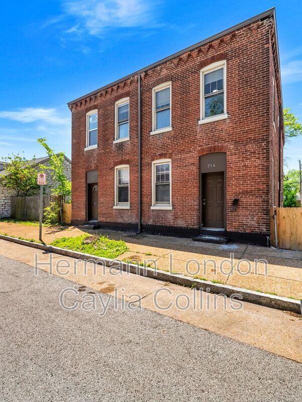 Building Photo - 214-216 W Steins St