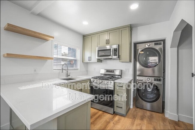 Building Photo - 3071 Hawthorn St Unit B Rental