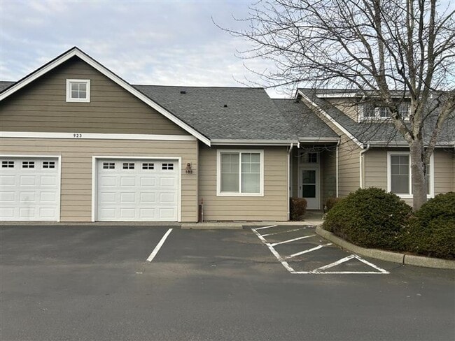 Building Photo - 923 Aaron Dr Unit 1