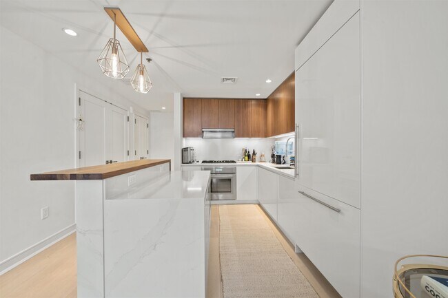 Photo - 1000 Maxwell Ln Unit 10G