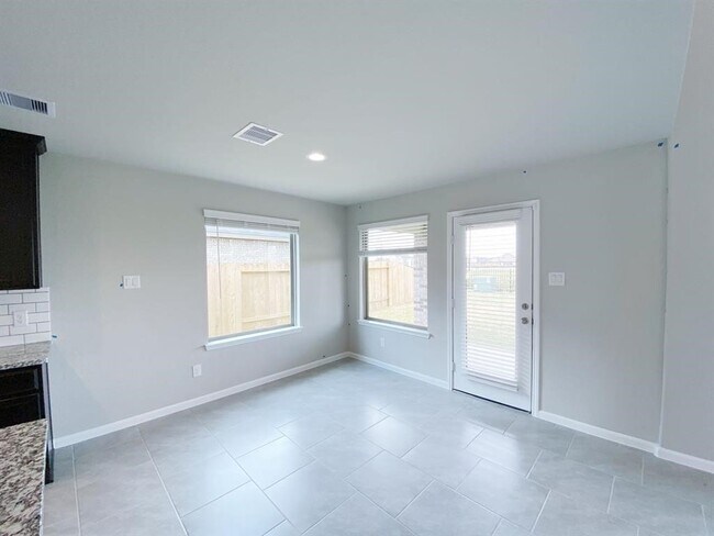 Photo - 9219 Downing St