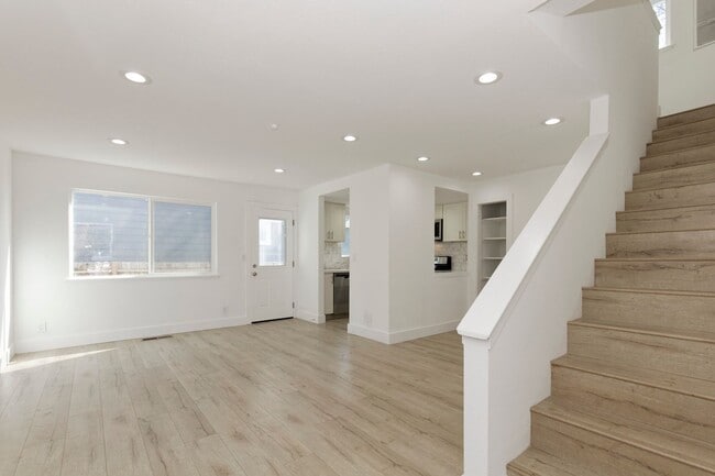 Photo - * 2 Weeks Rent Free * 2 Bedroom for Rent