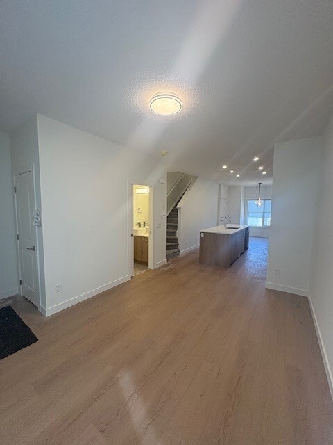 Photo - Showing now booking - 920 35 Street SE Calgary- May Occupancy Unité A