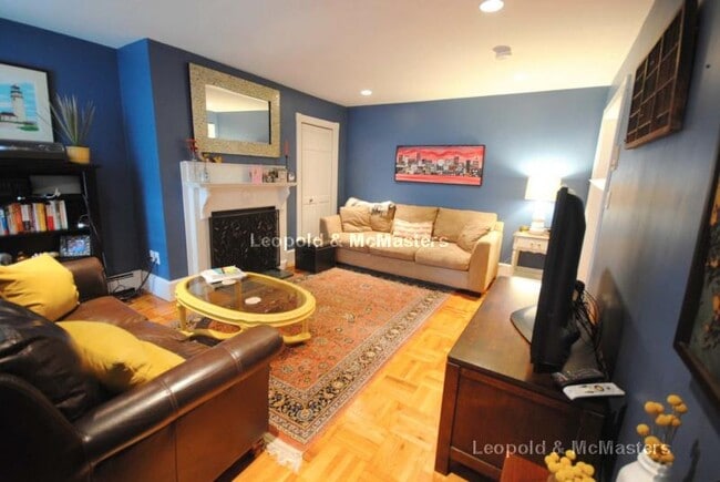 Building Photo - 26 Green St Unit 2 Rental