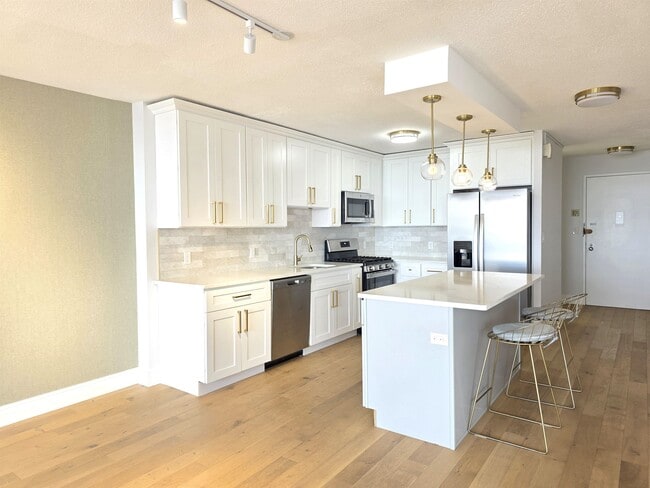 Building Photo - 7004 JFK Blvd E Unit 37A