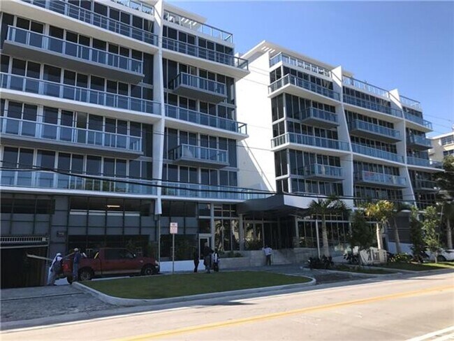 Building Photo - 9940 W Bay Harbor Dr Unit 9940 W Bay Harbor Drive  6C-S