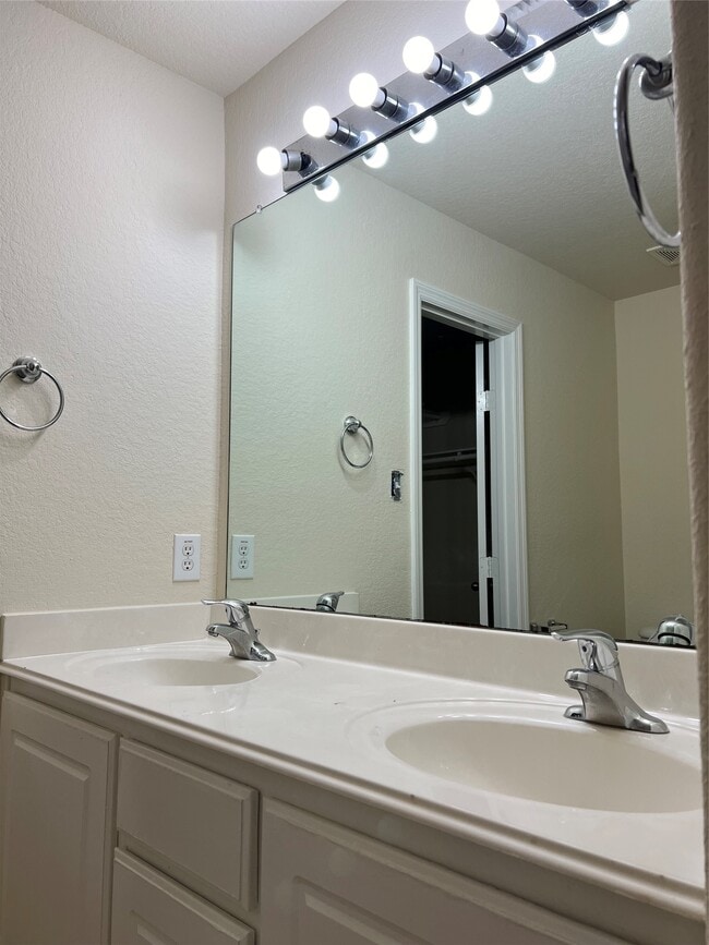 Photo - 839 Westwood Glen Ln