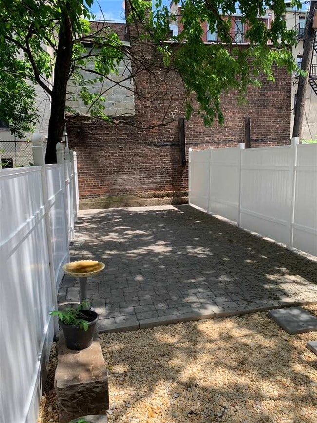 Building Photo - 123 Clinton St Unit 1S Rental