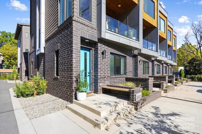 Photo - 3301 Spencer St