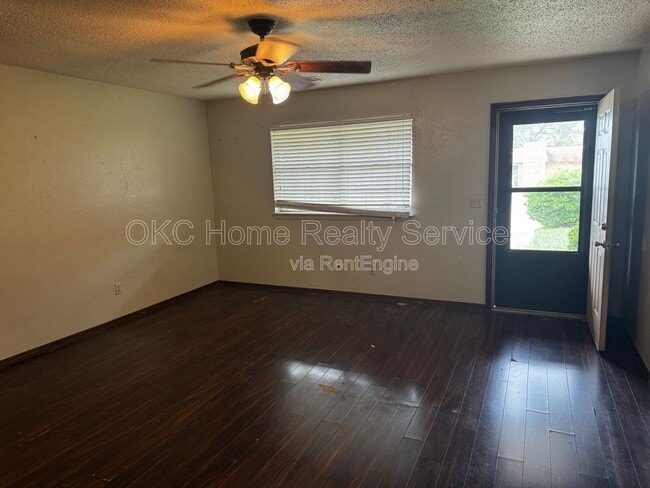 Building Photo - 915 Delmar Cir
