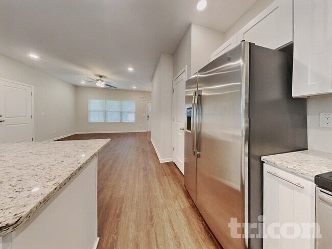 Photo - 1576 Queen Elizabeth Dr