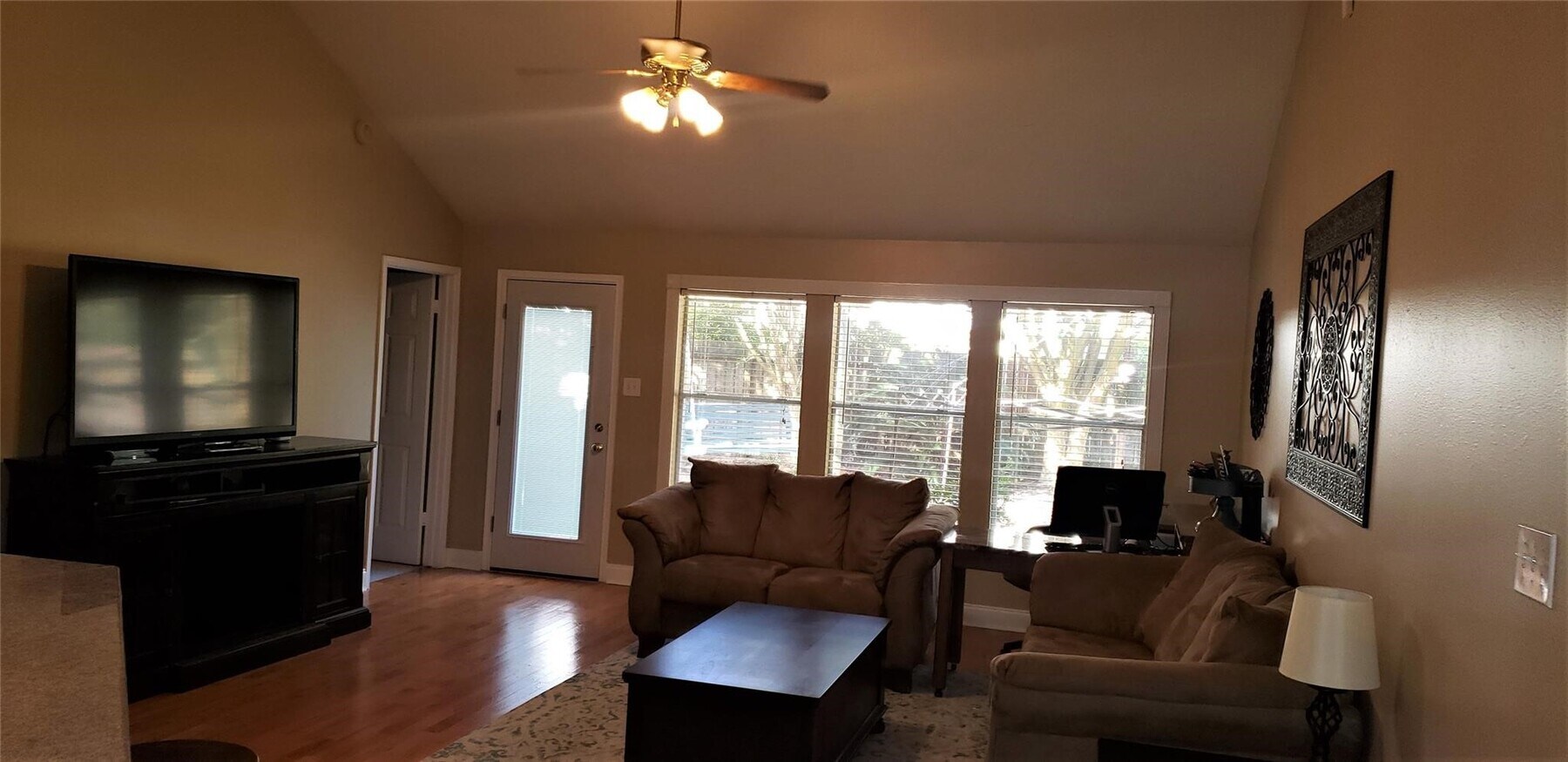 Photo - 205 Sharnoll Cir