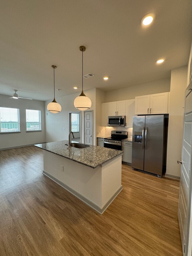 Building Photo - 4700 Lakeside Holw St Unit 2107