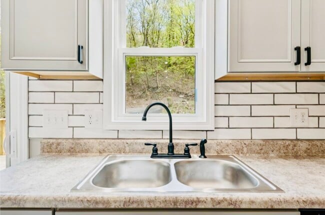 Photo - 3255 Josephine St